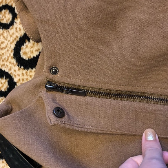 Beautiful, classic coat with some edge - Picture 9 of 12